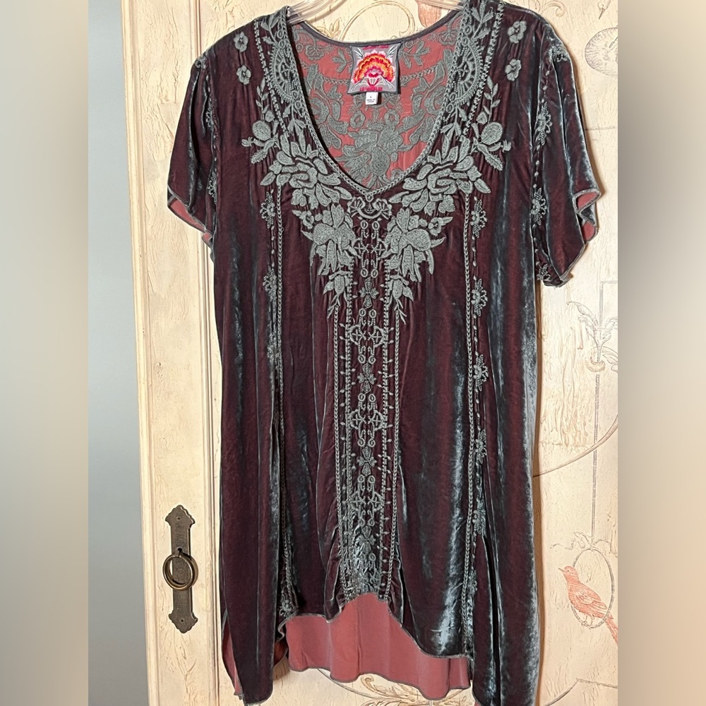 Johnny was velvet top size Large.
